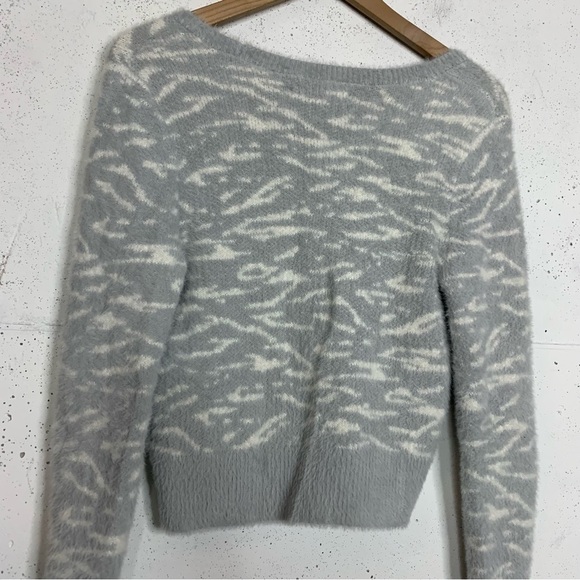 A&F Abercrombie & Fitch Fuzzy Soft Zebra Print Cardigan Sweater Size Small - Picture 7 of 9